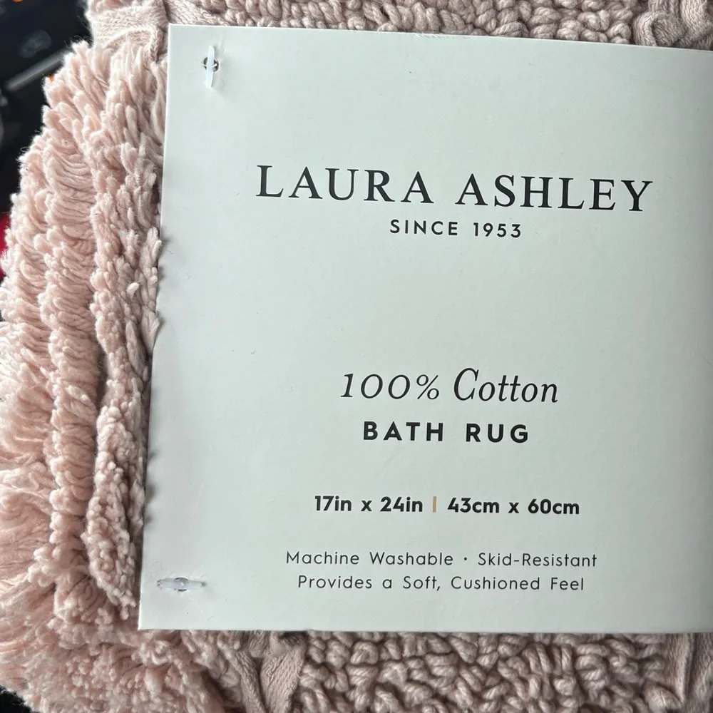 LAURA ASHLEY NWT 100% cotton ruffle border bath rug -blush pink -17x24
